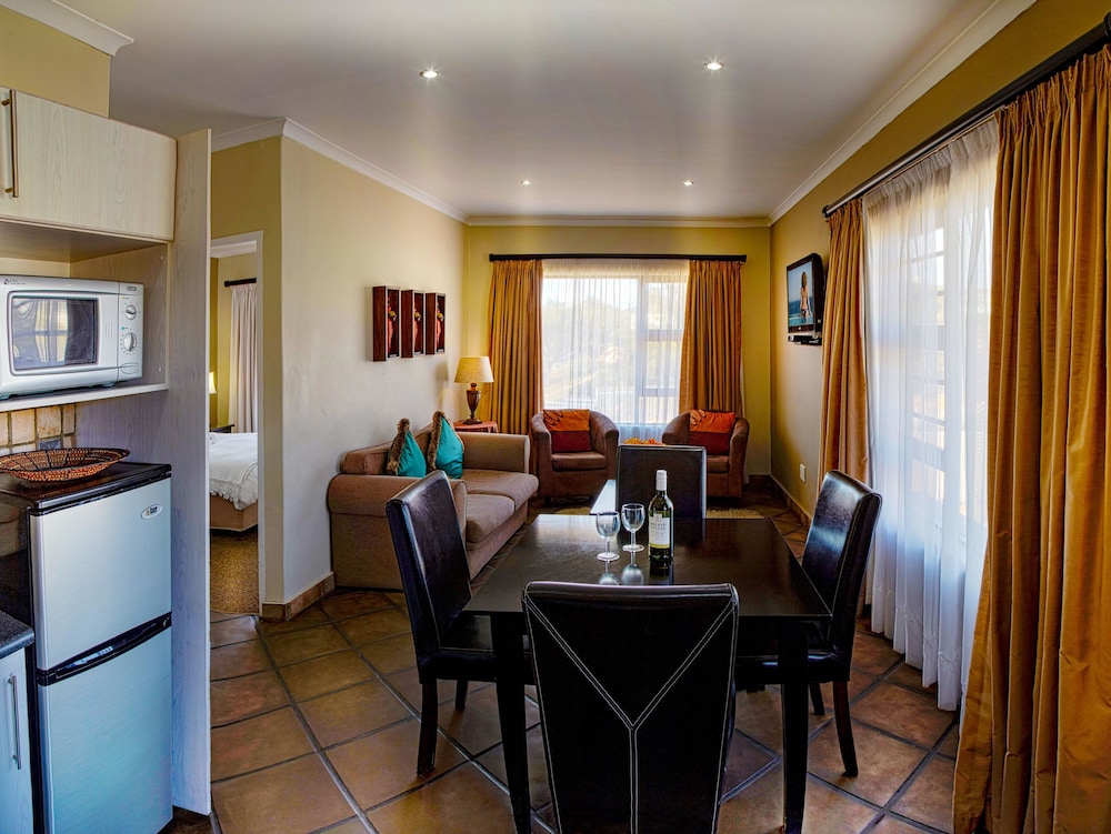 Lalapanzi Guest Lodge 20/24