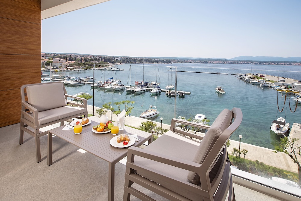 Riva Luxury Hotel 50/69