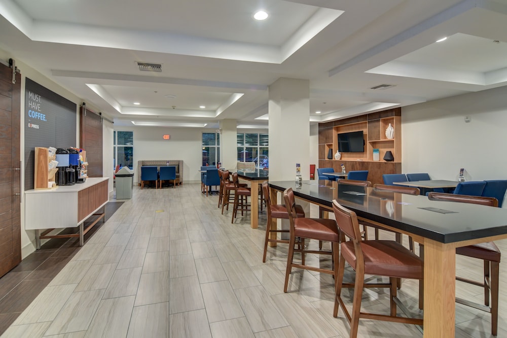 Holiday Inn Express Hotel And Suites Foley 56/75