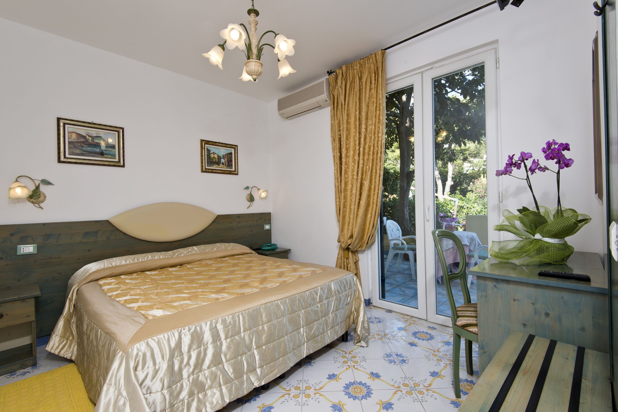 STANDARD, DOUBLE BED, SEA VIEW