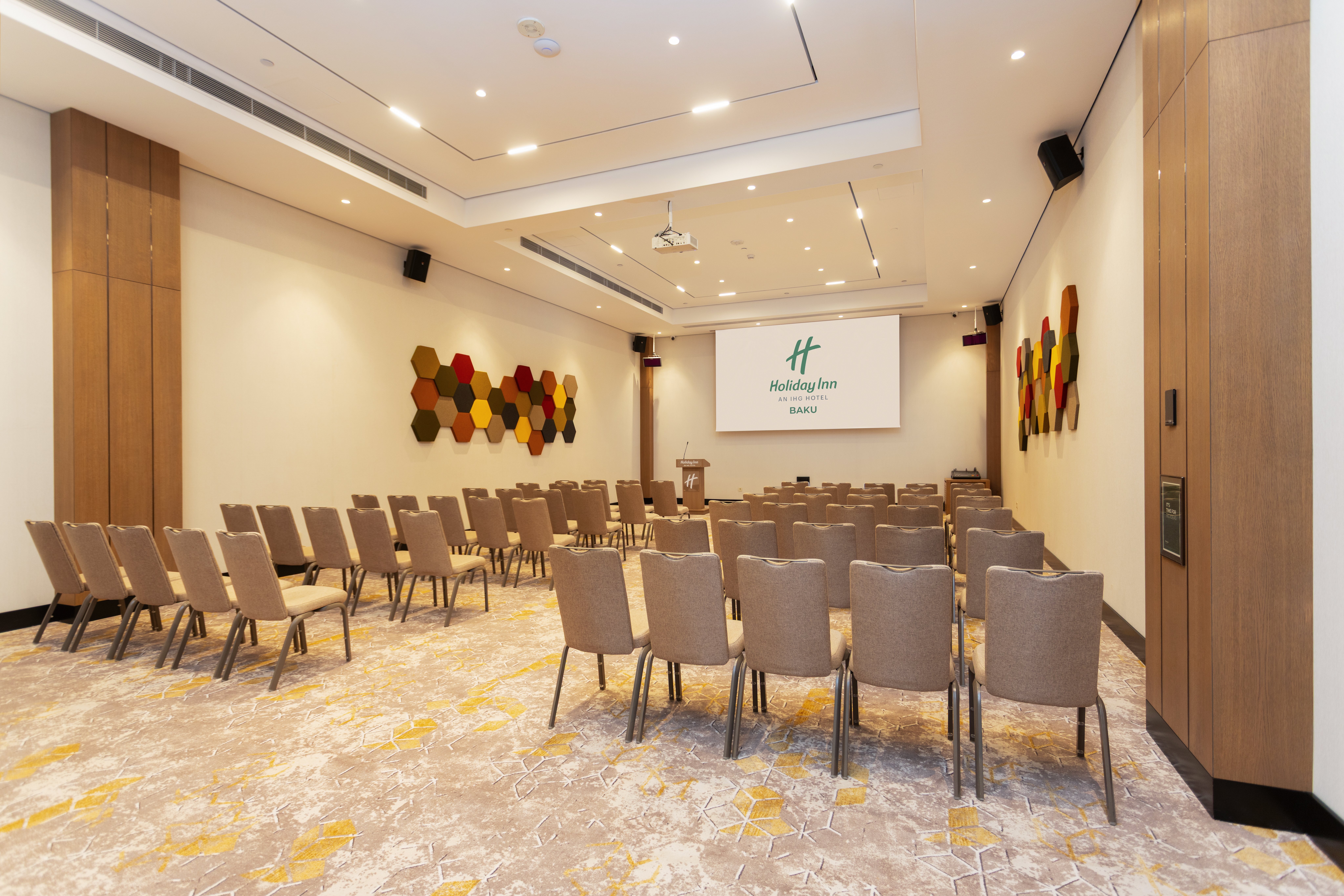 Holiday Inn Baku 55/59