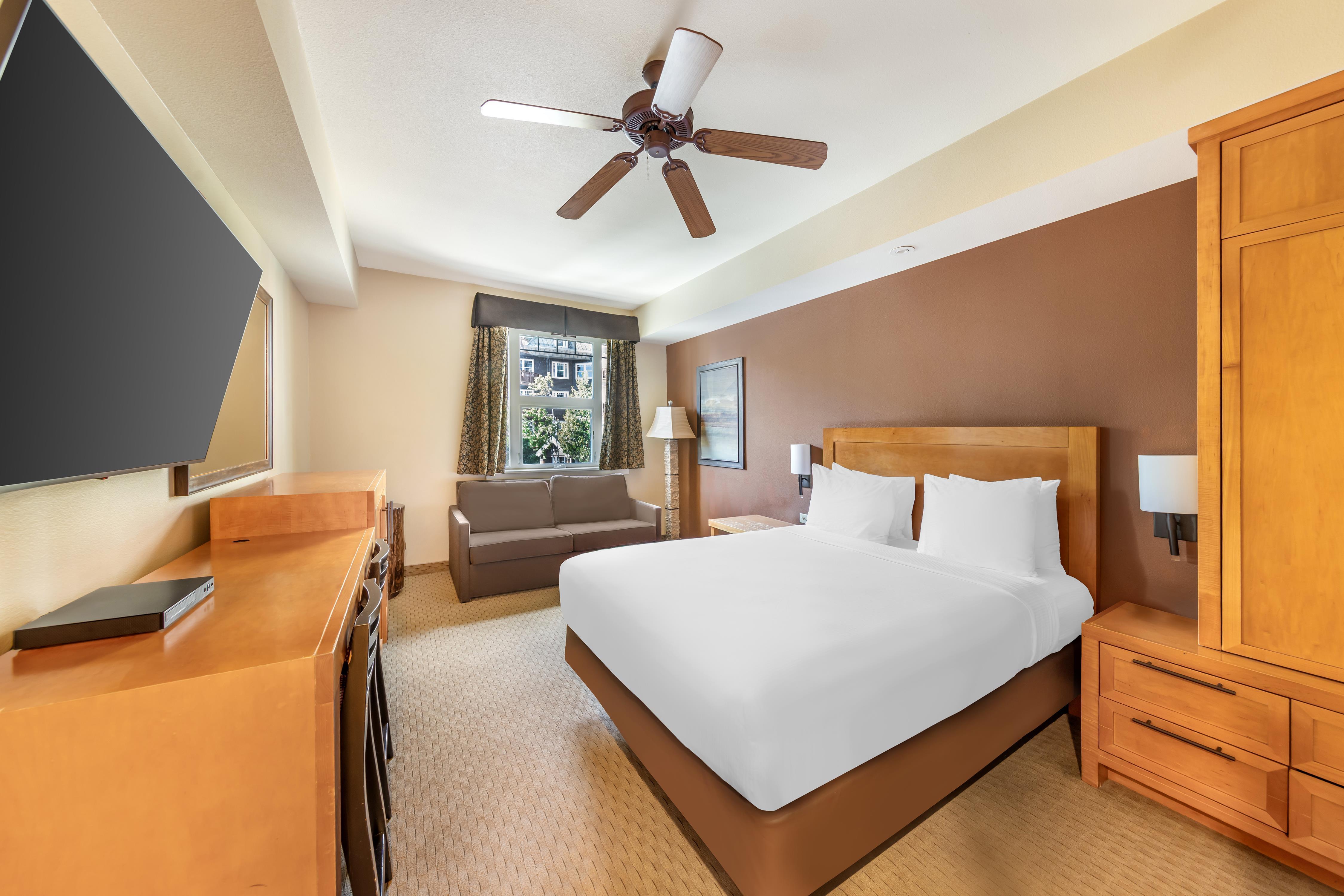 STUDIO, QUEEN BED, KITCHENETTE