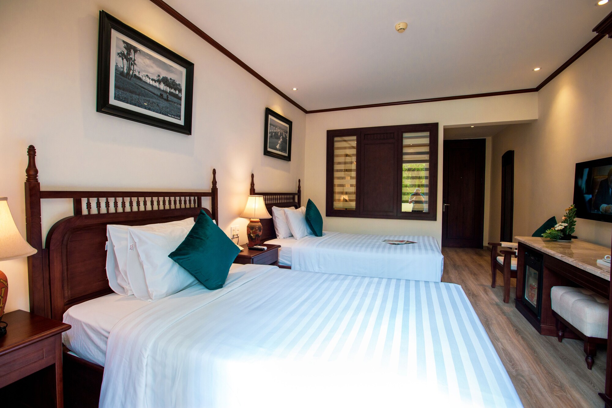 SUPERIOR, TWIN BEDS