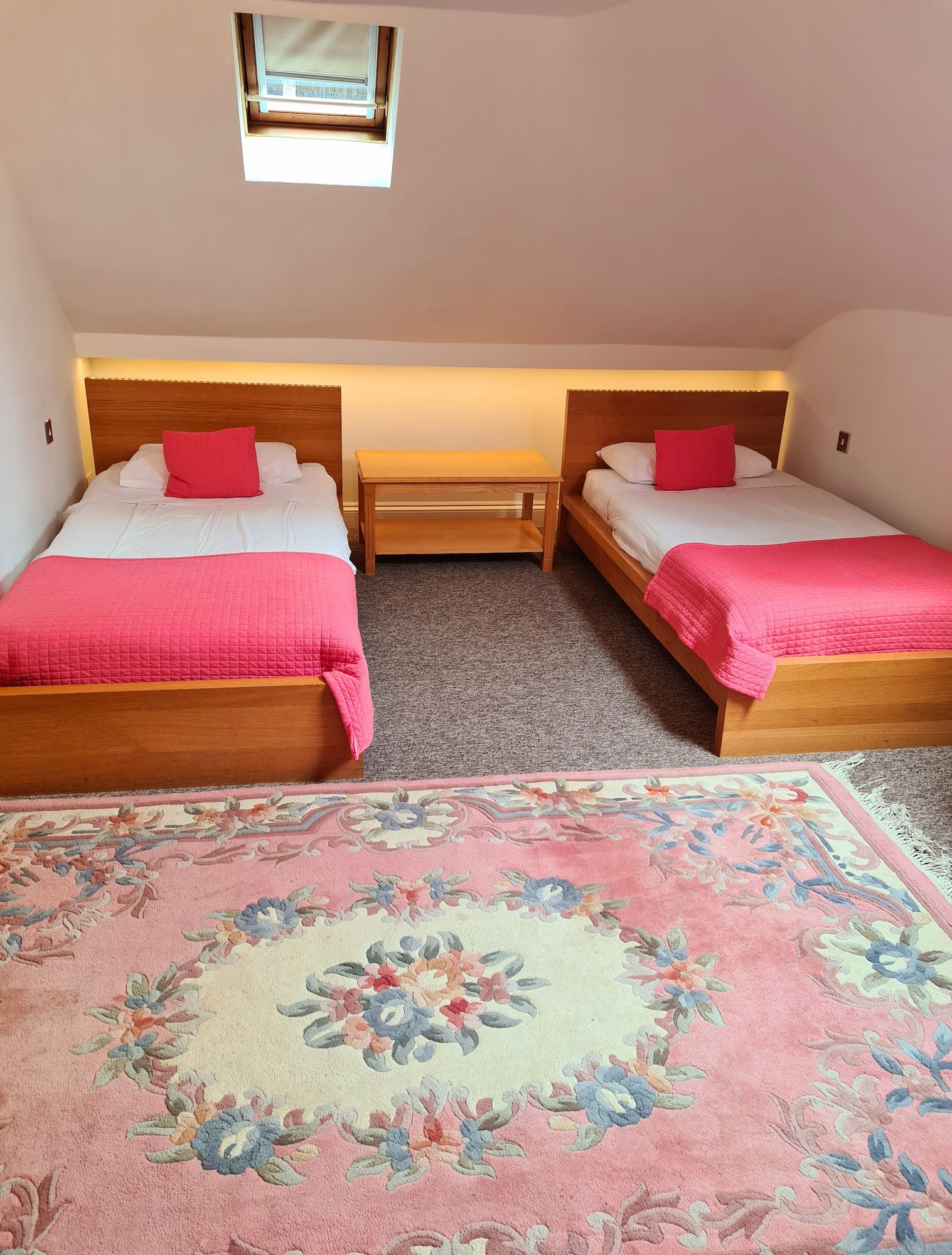 ROOM, QUADRUPLE