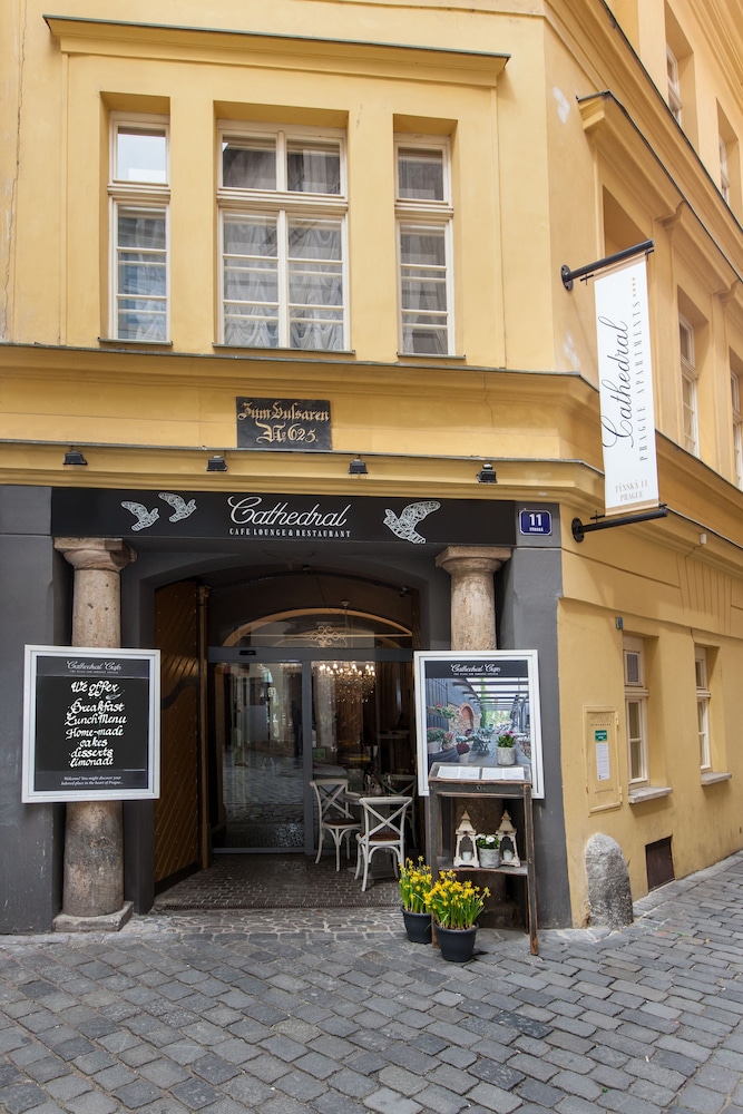 Cathedral Prague Apartments 40/49