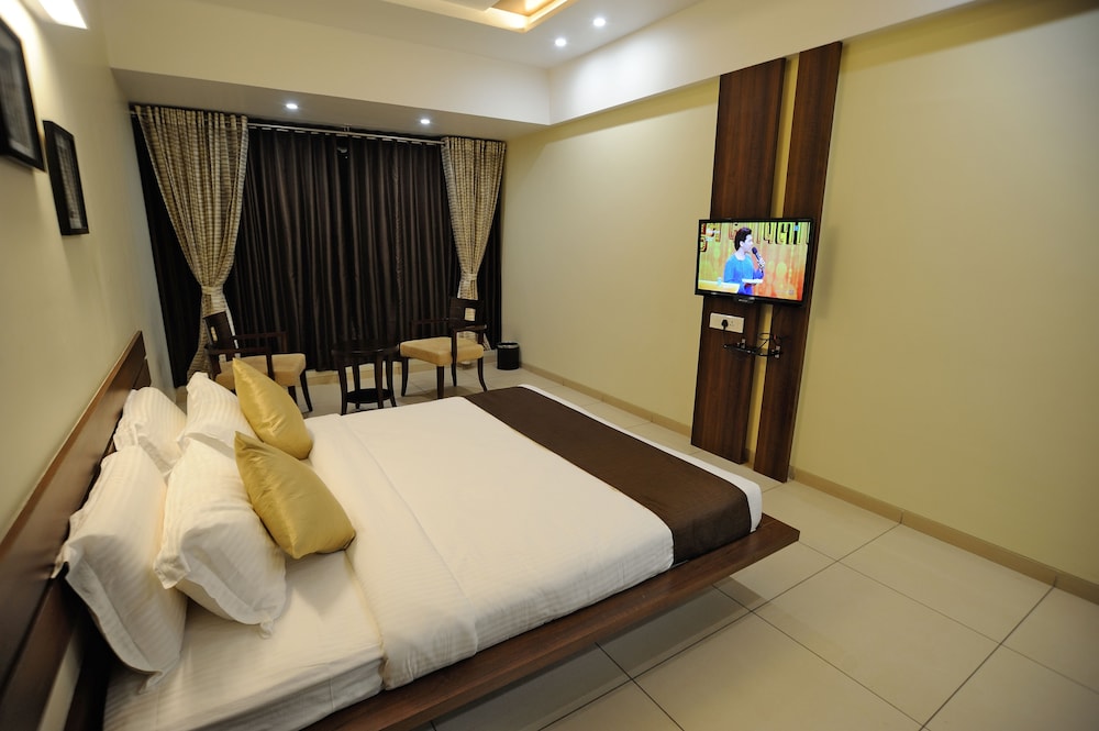 Hotel 3 Leaves Kolhapur 22/30