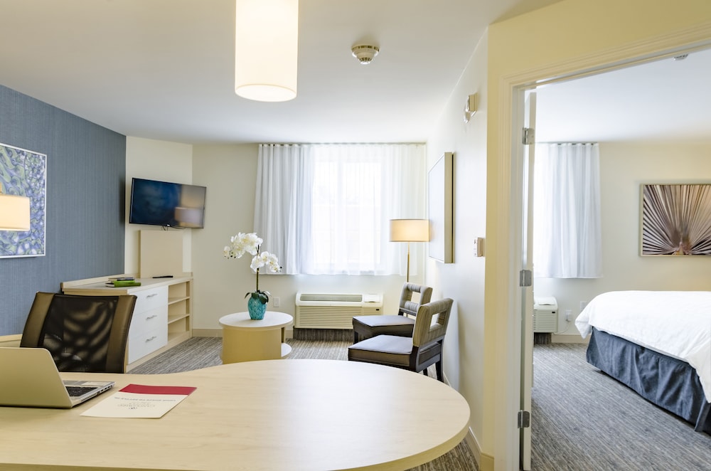 CANDLEWOOD SUITES MIAMI INTL AIRPORT - 36TH ST 41/59