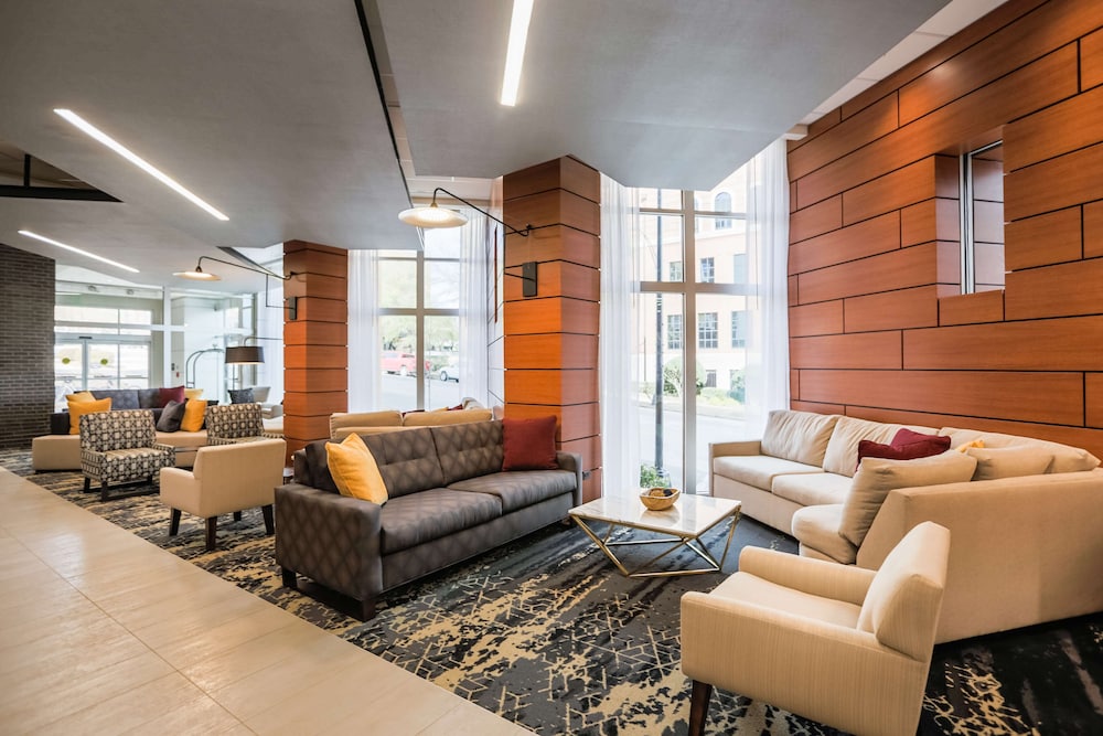 Hyatt Place Greenville/Downtown 40/64