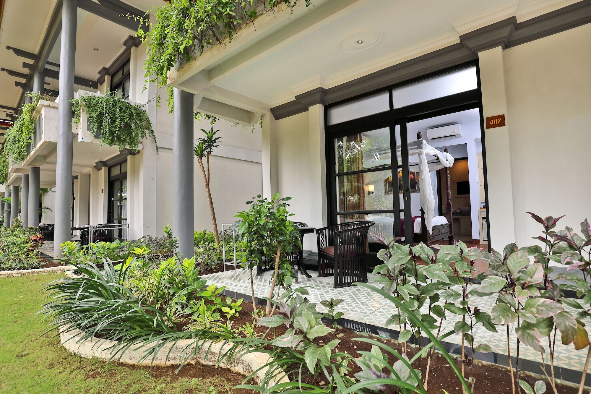Puri Saron Seminyak Hotel in Seminyak