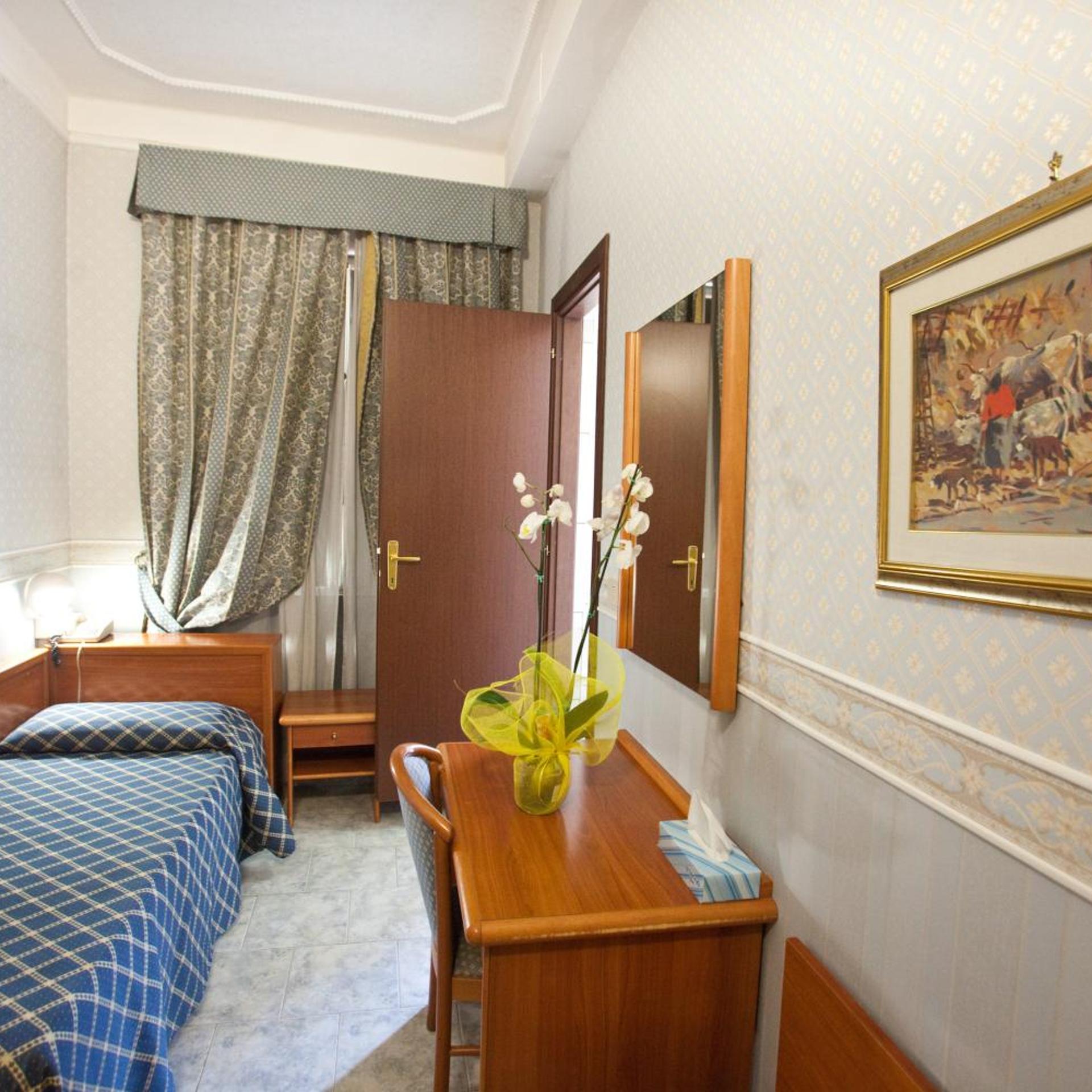 غرفة مفردة، Hotel Emmaus 7/13