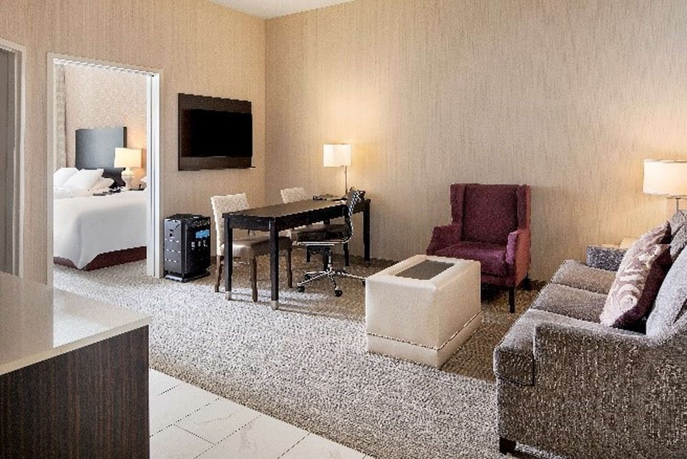 Embassy Suites Louisville Downtown 56/87