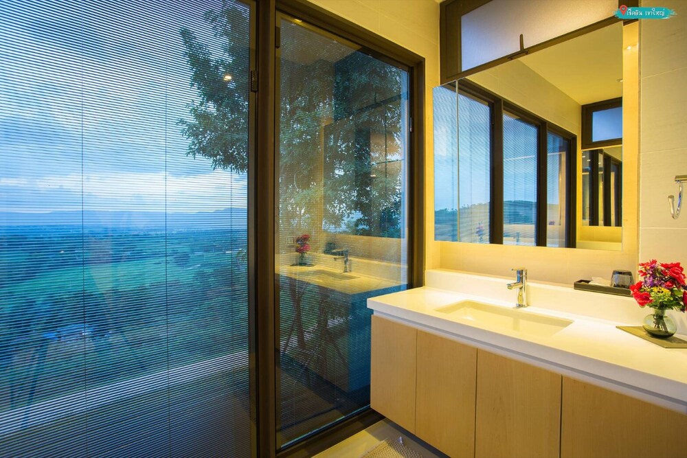 Monte Vista Chalet 48/50