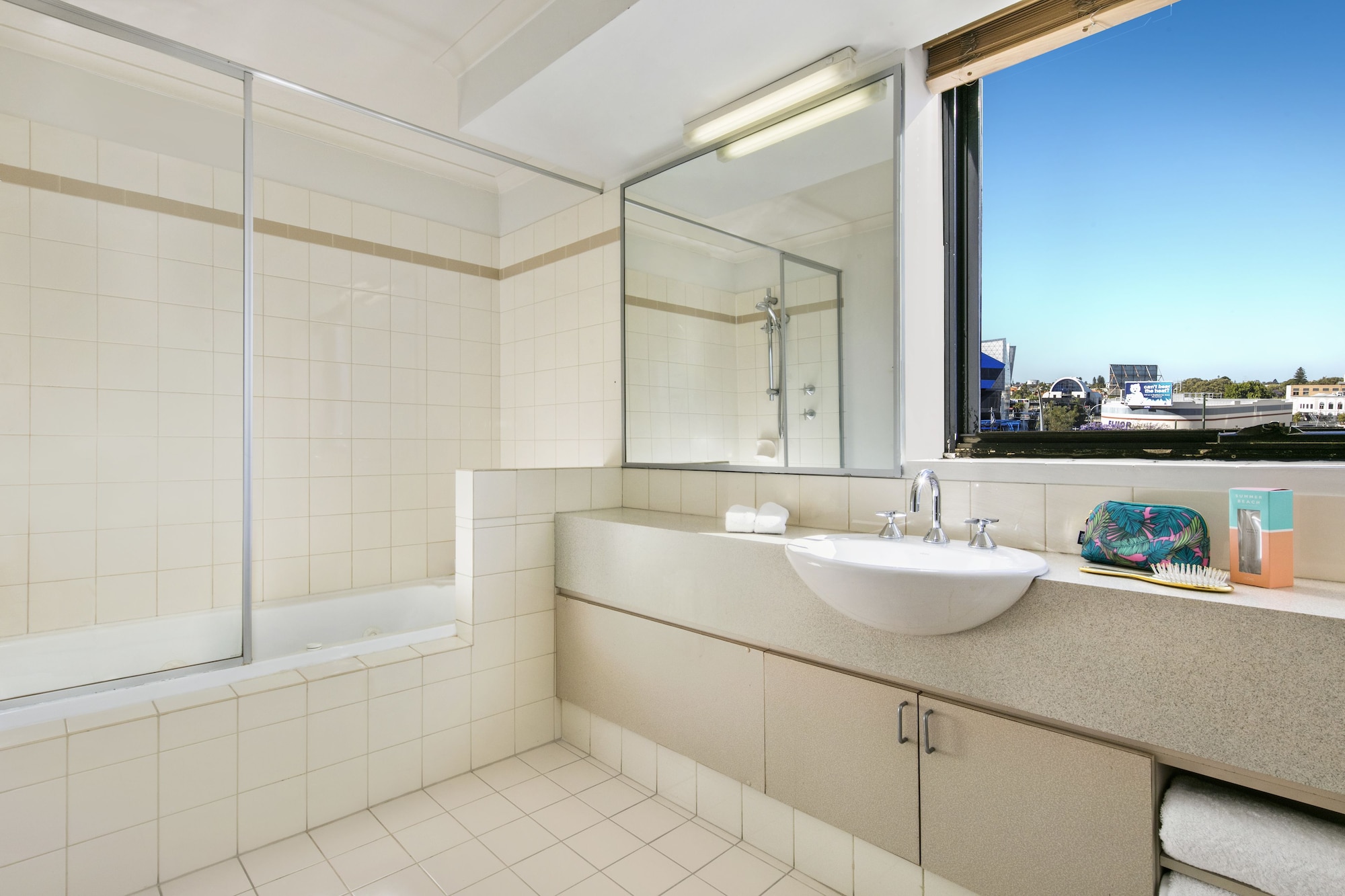 1 BEDROOM, EXECUTIVE, APARTMENT