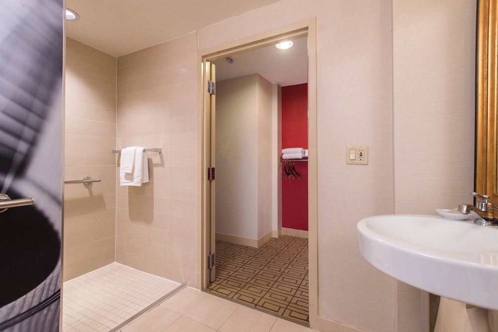 Renaissance Austin Hotel 7/45