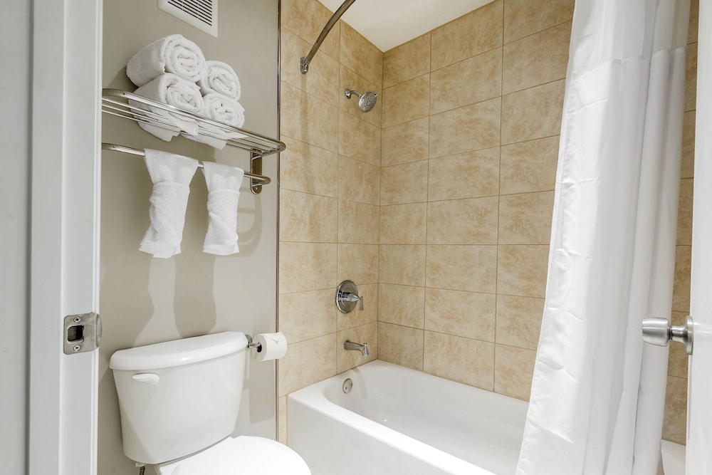 Quality Inn & Suites Kissimmee near Main Gate 10/41