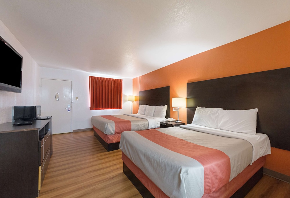 Motel6 San Antonio, TX - I-10 West 17/55
