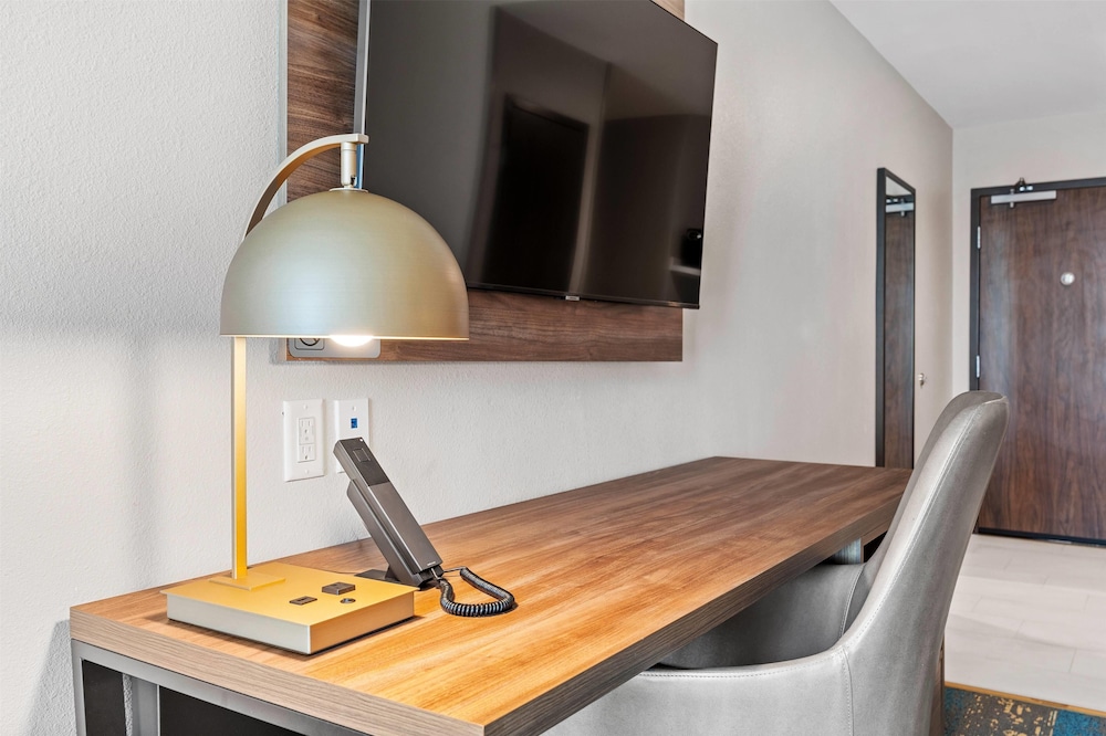 La Quinta Inn and Suites by Wyndham La Habra 27/60
