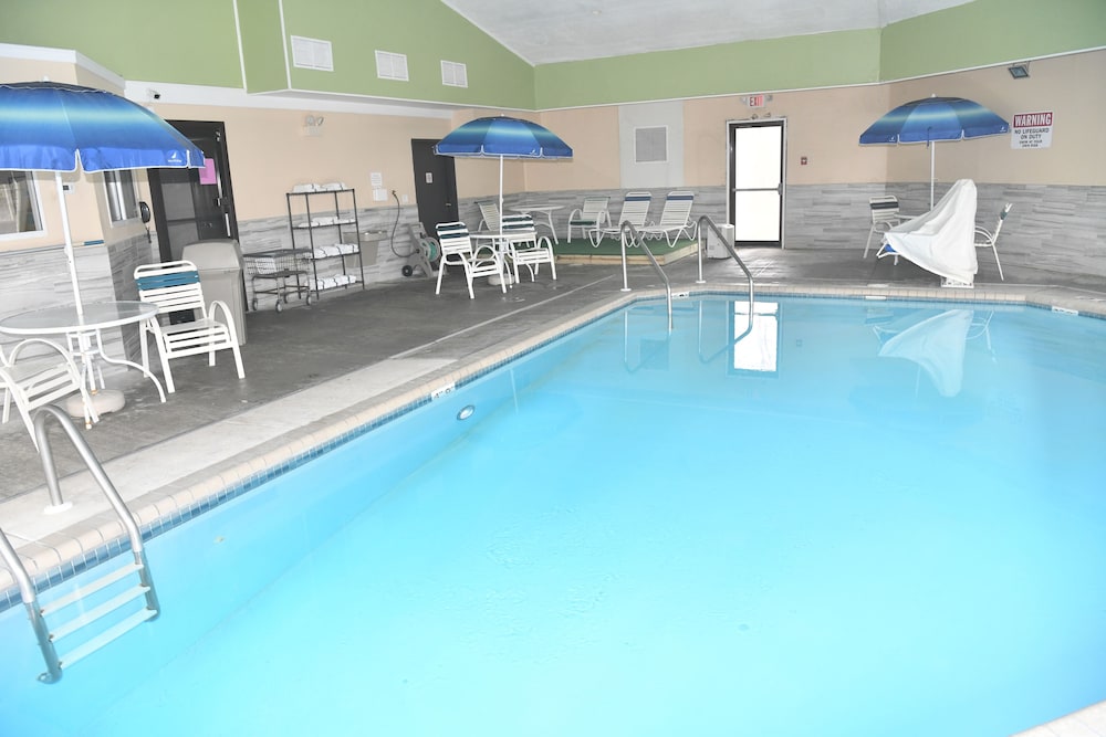 Days Inn & Suites by Wyndham Kaukauna WI 3/58