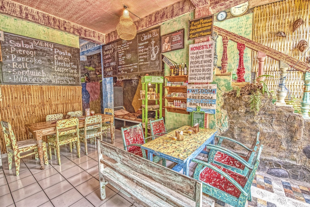Lovina Central Hostel 16/29
