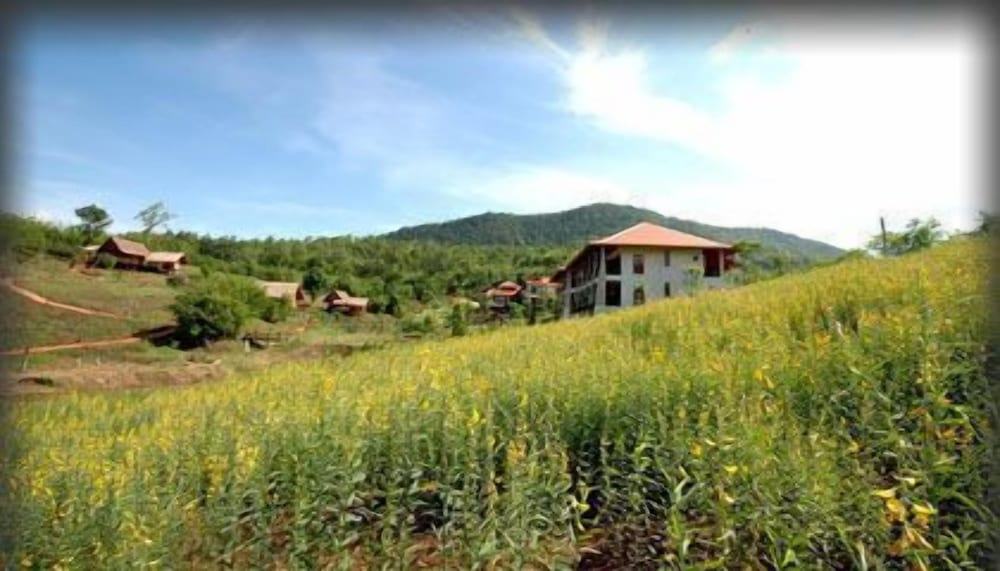 PhuNaCome Resort 40/49