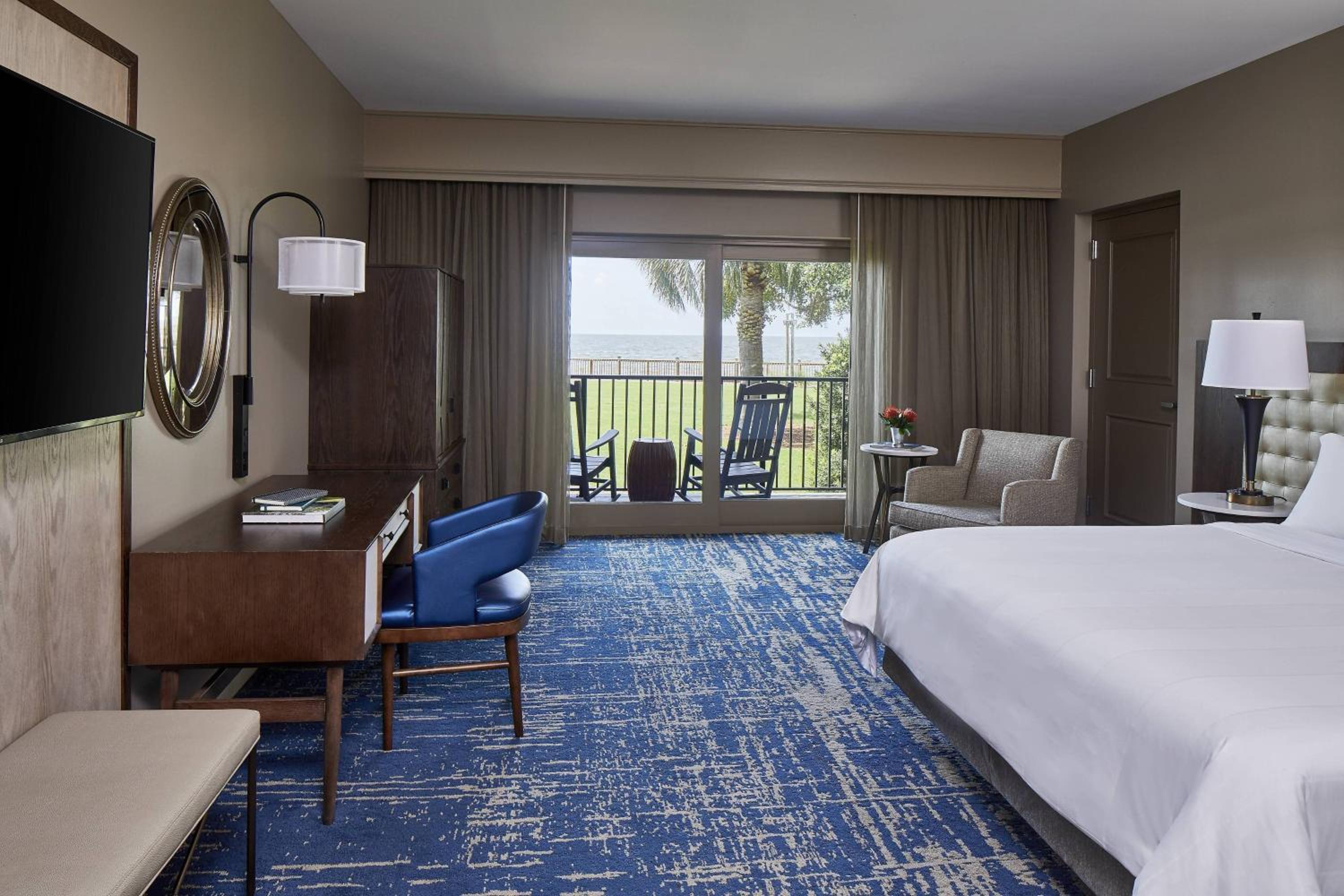 Guest Room, King Bed, Water View