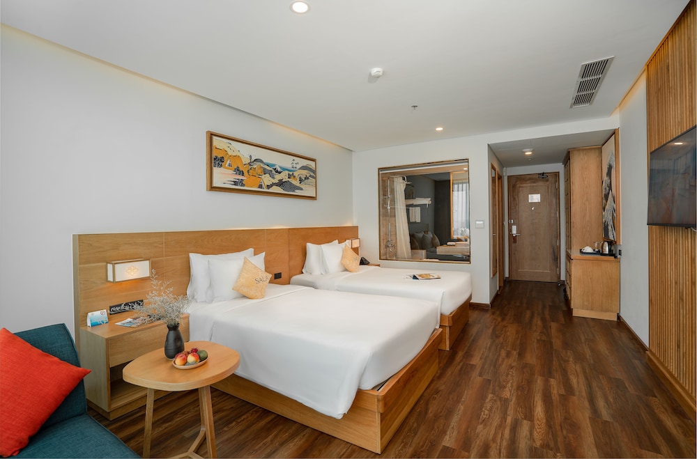 Sala Danang Beach Hotel 24/75