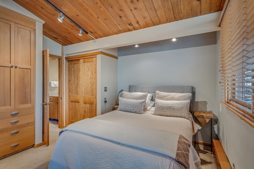 Laurelwood A Destination Residence 25/76