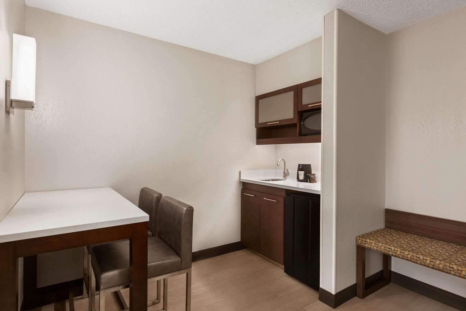 Ramada by Wyndham Suites Orlando Airport 7/56