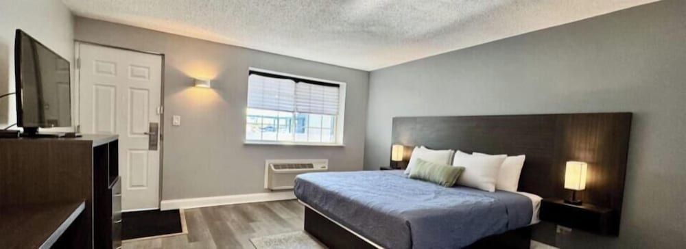 O Hare Inn & Suites 13/43