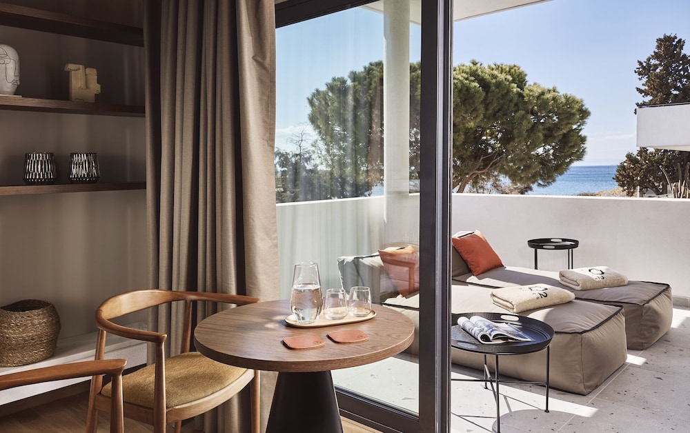 Cama Luxury Suites 45/58