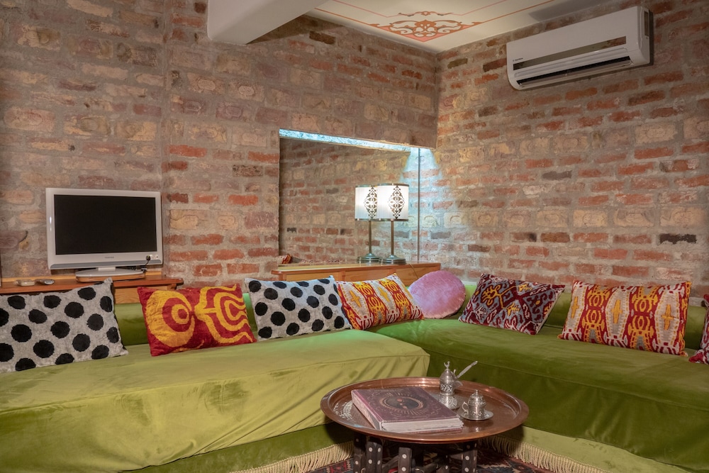 Niles Hotel Istanbul Special Class 34/50