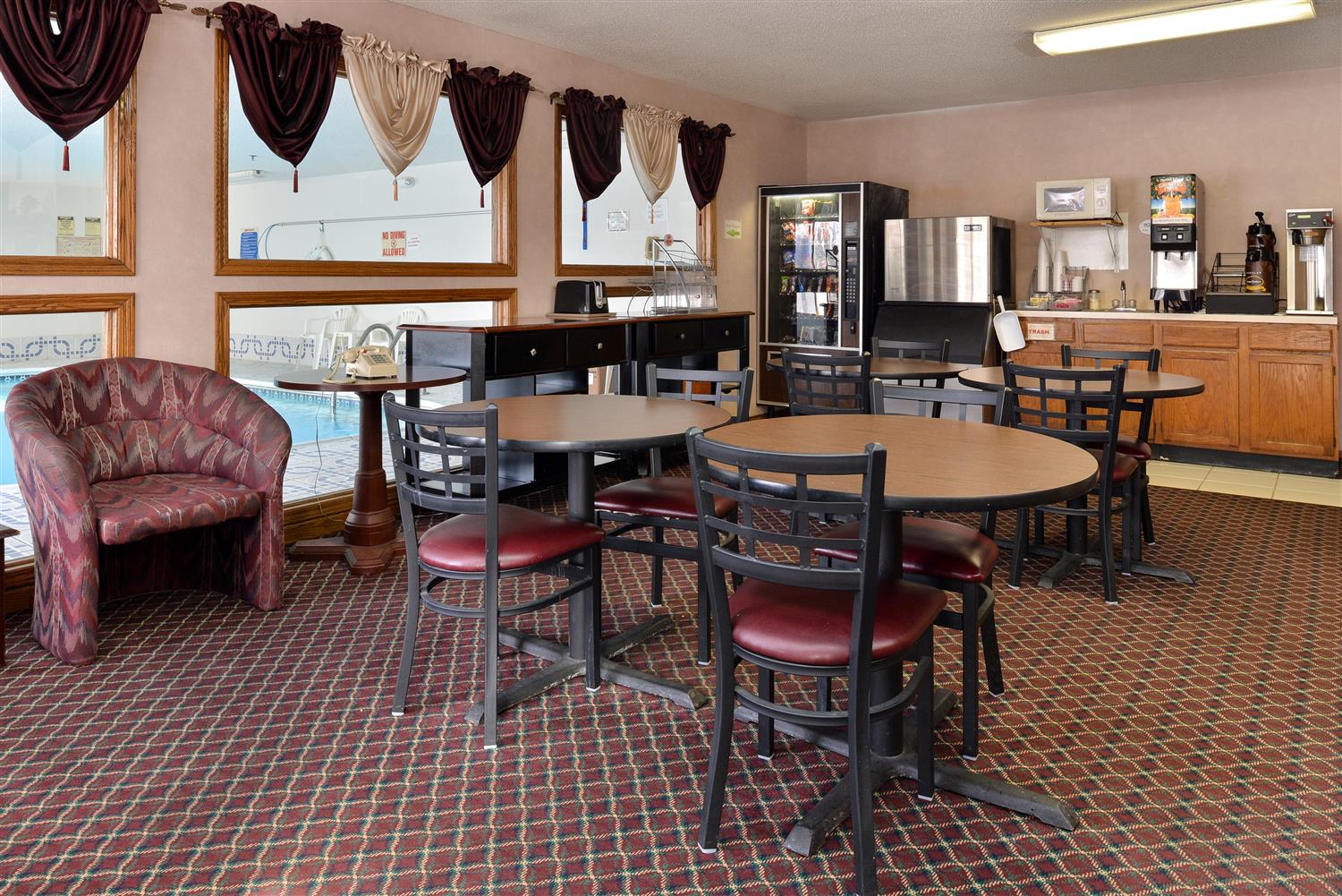 Americas Best Value Inn Beardstown 14/16