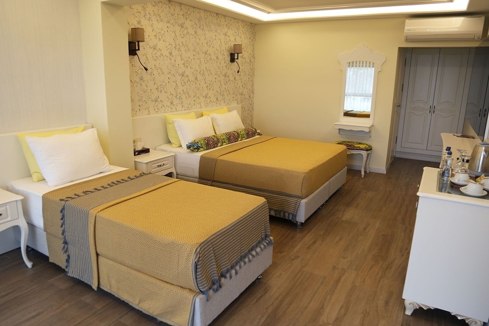 DELUXE, TRIPLE, PET FRIENDLY, GARDEN AREA