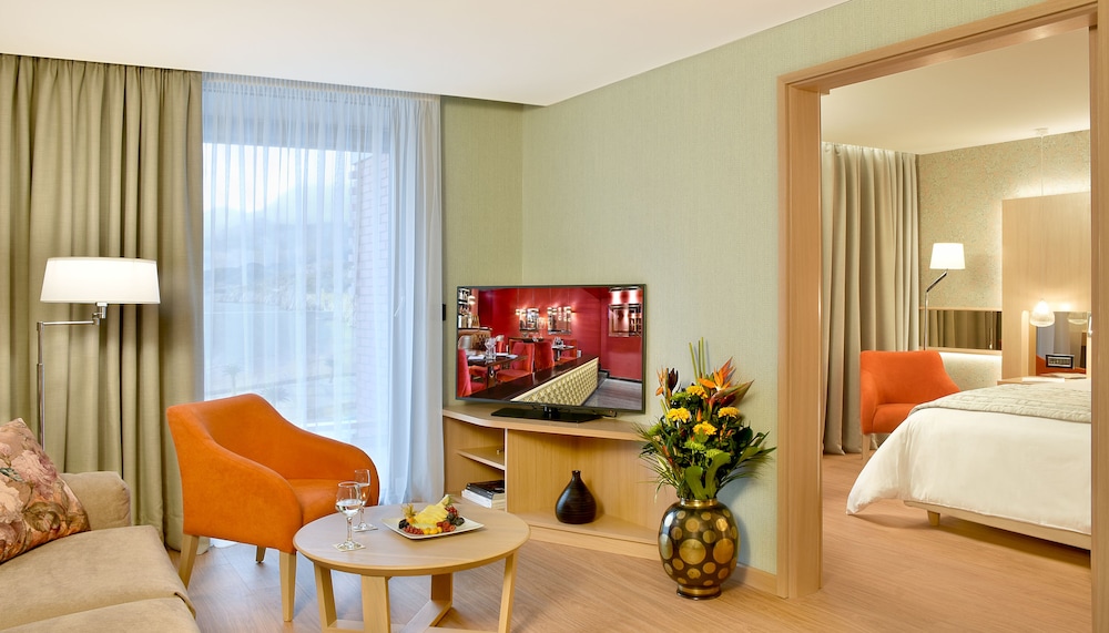 Maestral Resort & Casino 25/50