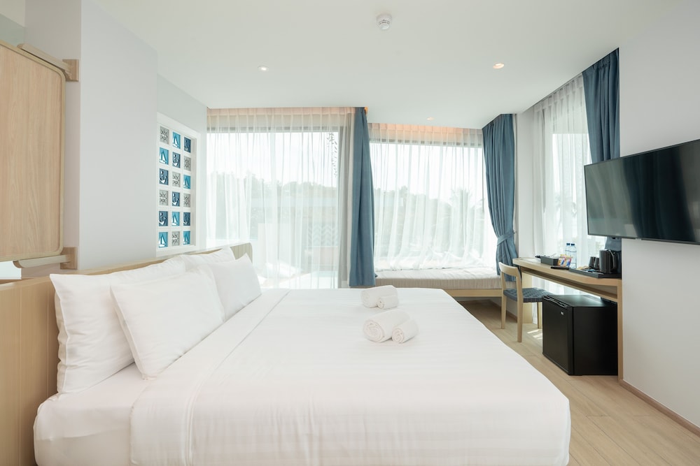 Panwaburi Beachfront Resort 12/50