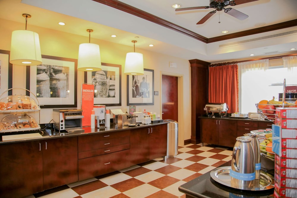 Hampton Inn Matamoras - Milford 46/49