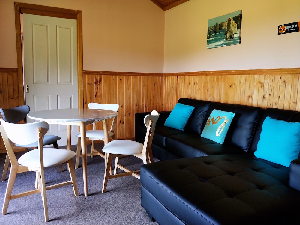 TWELVE APOSTLES MOTEL & COUNTRY RETREAT 25/50