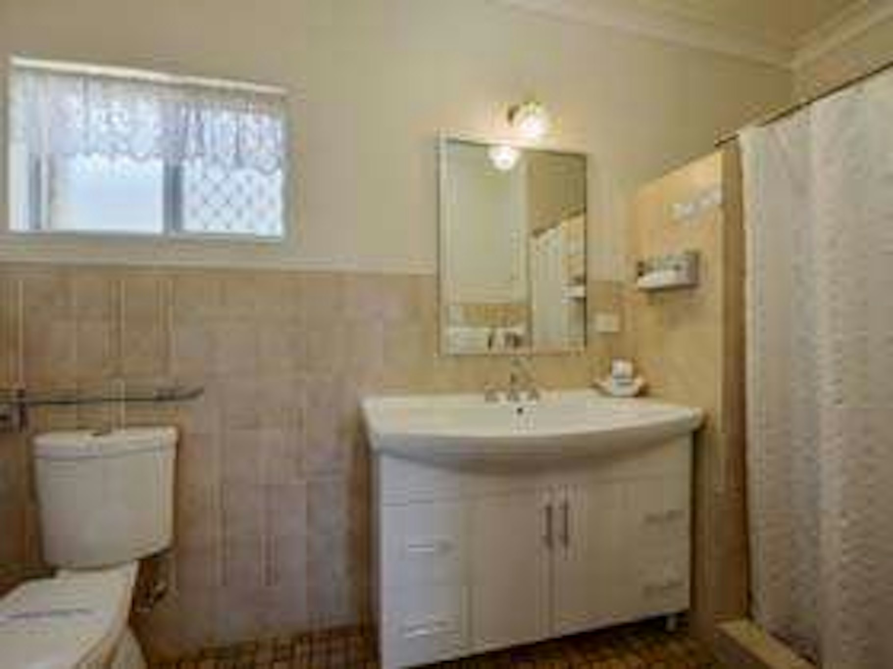 Cadman Motor Inn Tamworth 36/37
