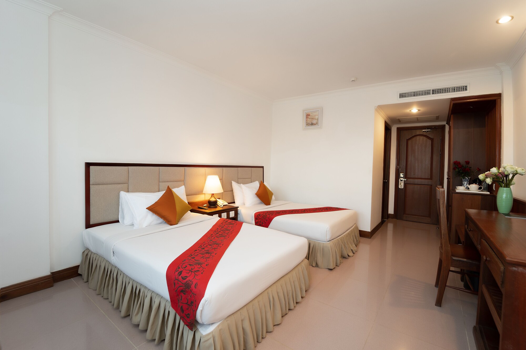 غرفة قياسية بسريرين منفصلين، Monoreach Hotel Siem Reap 3/6