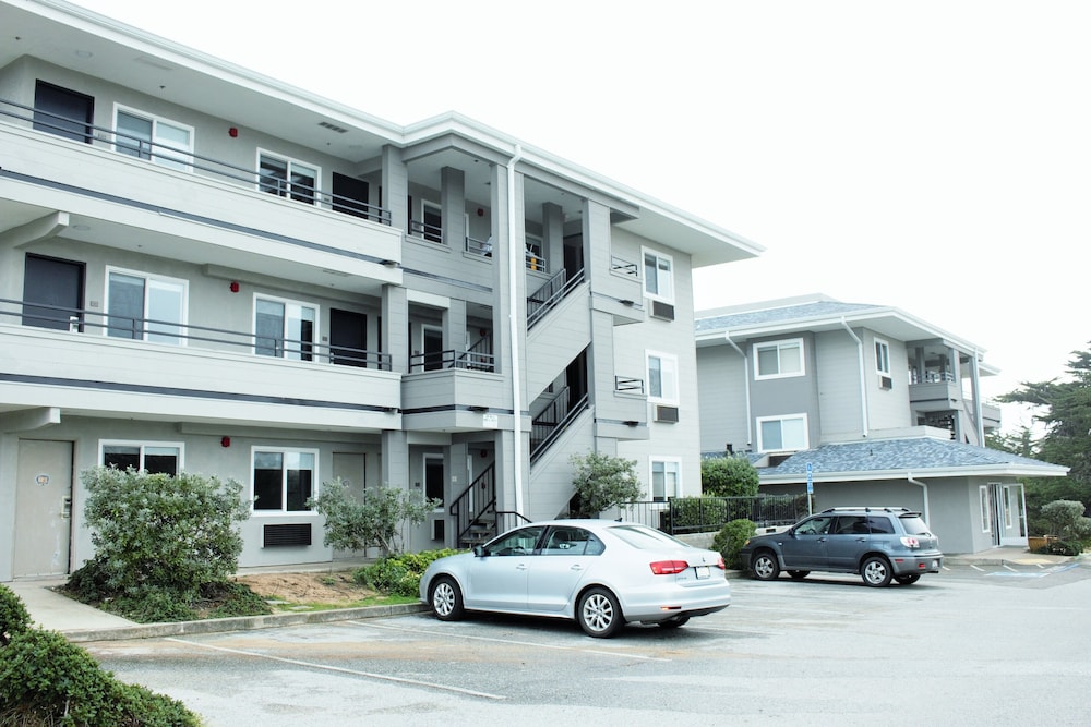 Country Inn & Suites by Radisson, Monterey Beachfront-Marina, CA 1/31