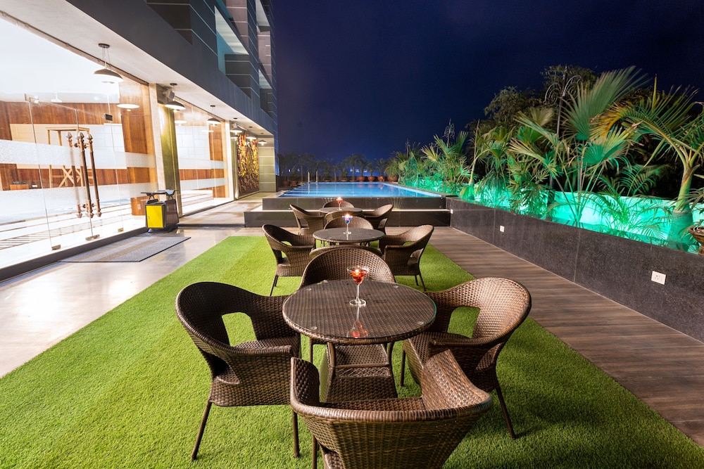 Hotel Saffron Crest 36/40