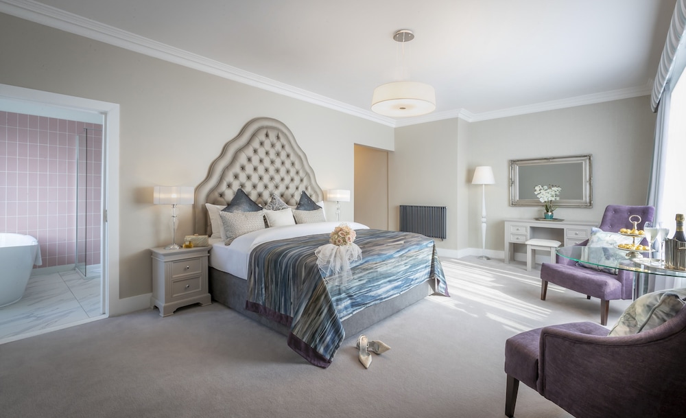 DELUXE, DOUBLE BED