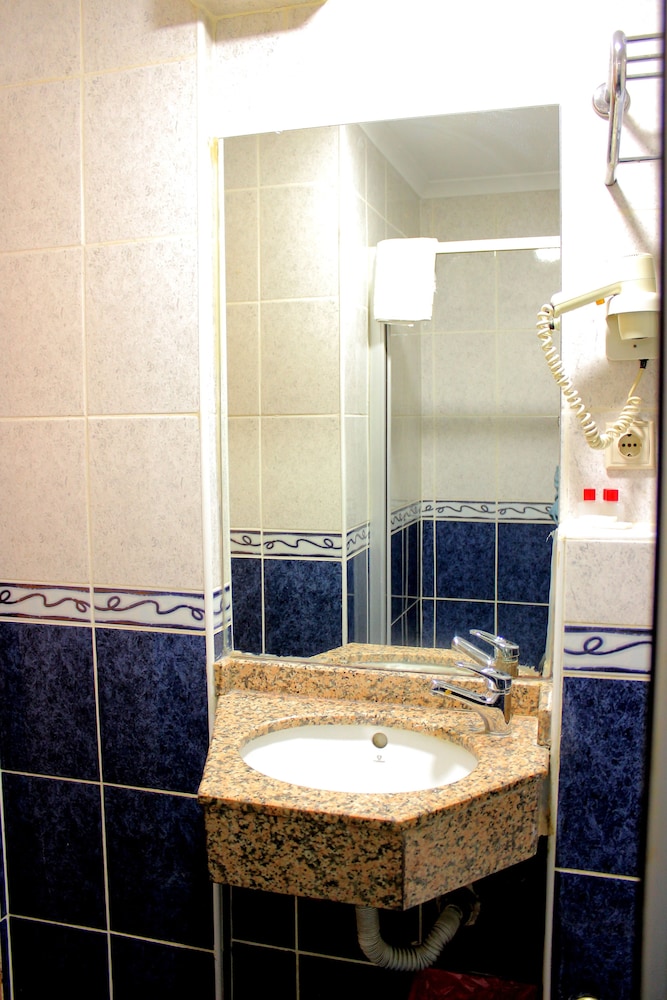 Hotel Buyuk Paris 45/50