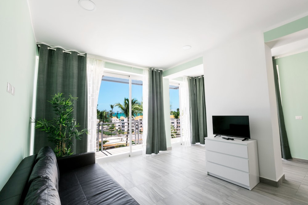 Ducassi Suites Rooftop Pool Beach Spa 54/76