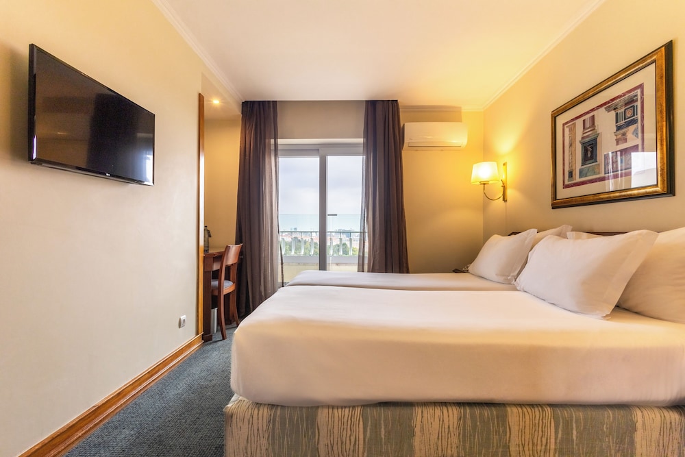 ROOM, DOUBLE OR TWIN BED, BALCONY
