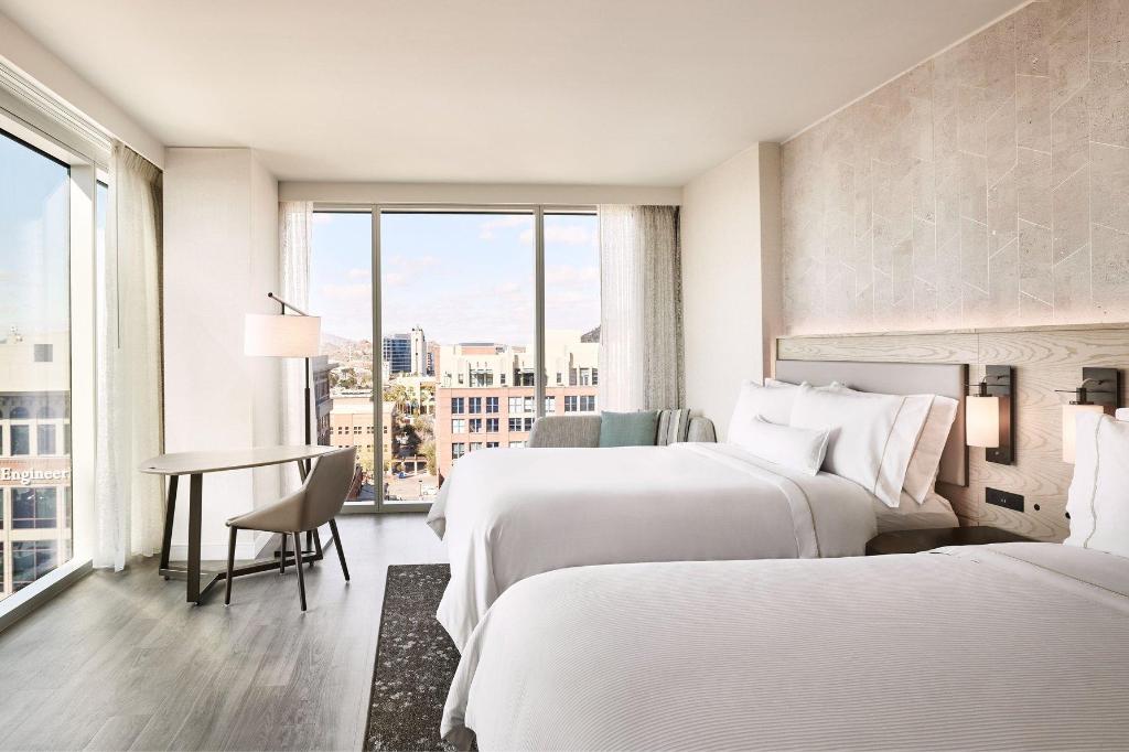 غرفة تقليدية كبيرة ركنية بسرير كوين، The Westin Tempe 3/3