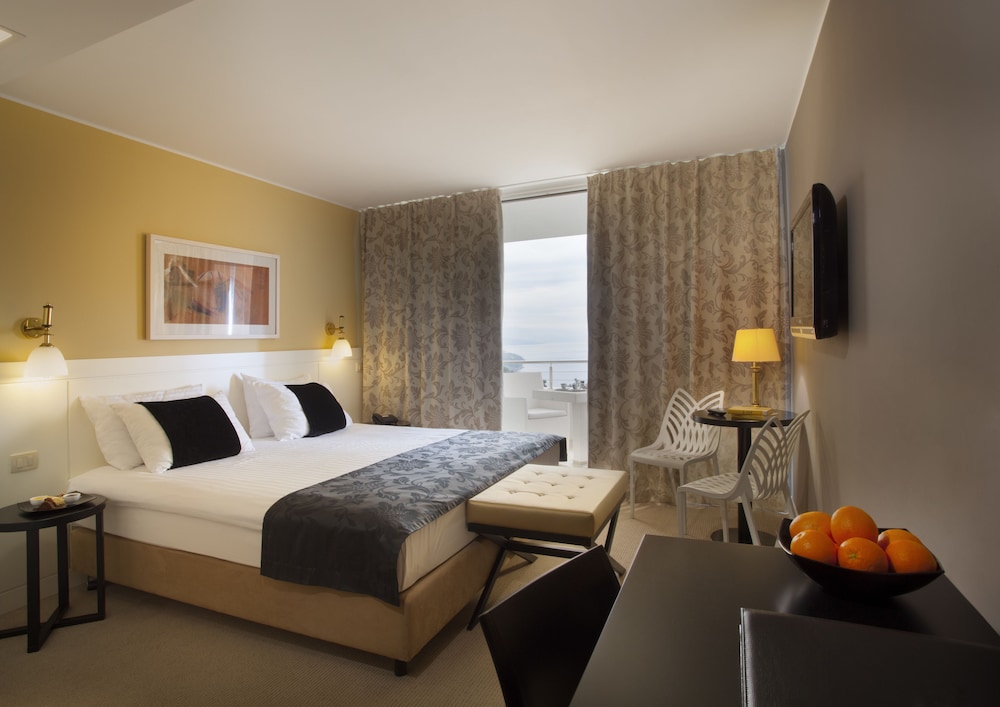 Hotel Laurus 26/82