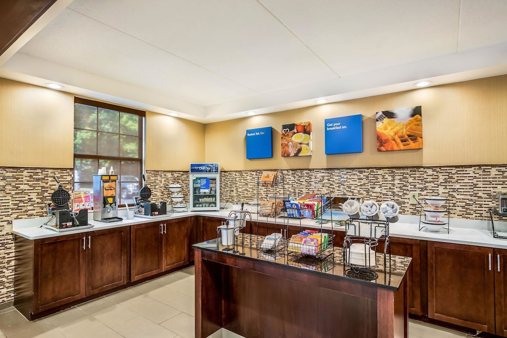 Comfort Inn Newport News VA 22/30
