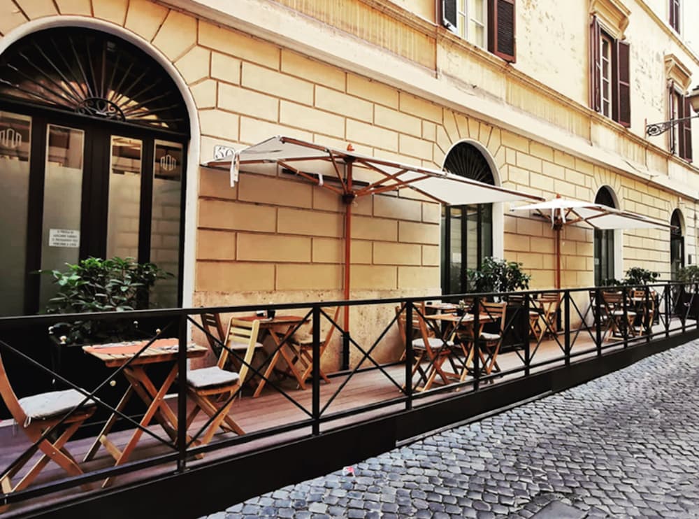 Navona Street Hotel 66/69