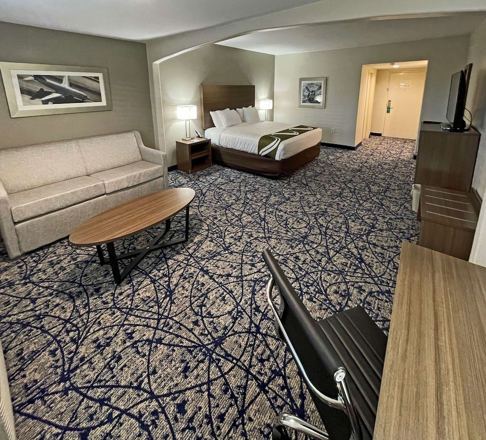 Quality Suites Houston Hobby Airport Ex Super 8 20/33